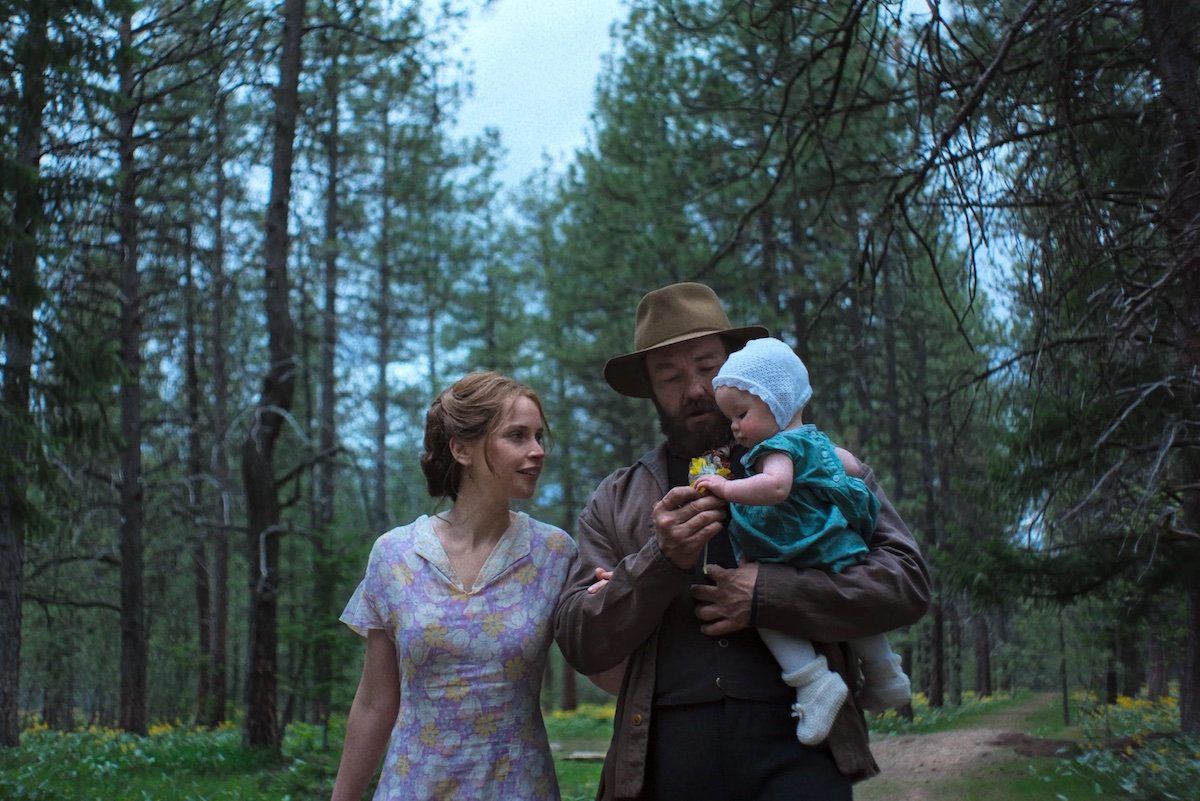 Joel Edgerton and Felicity Jones in Train Dreams