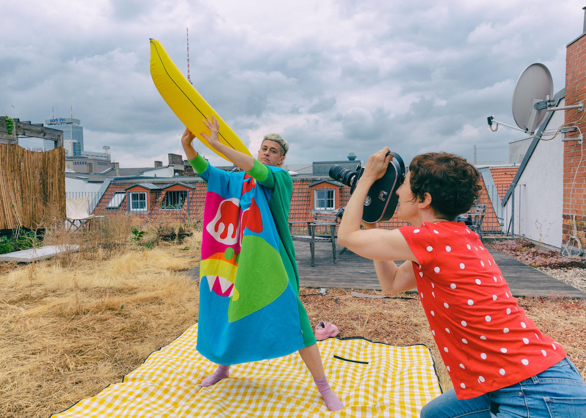 Peaches Goes Bananas