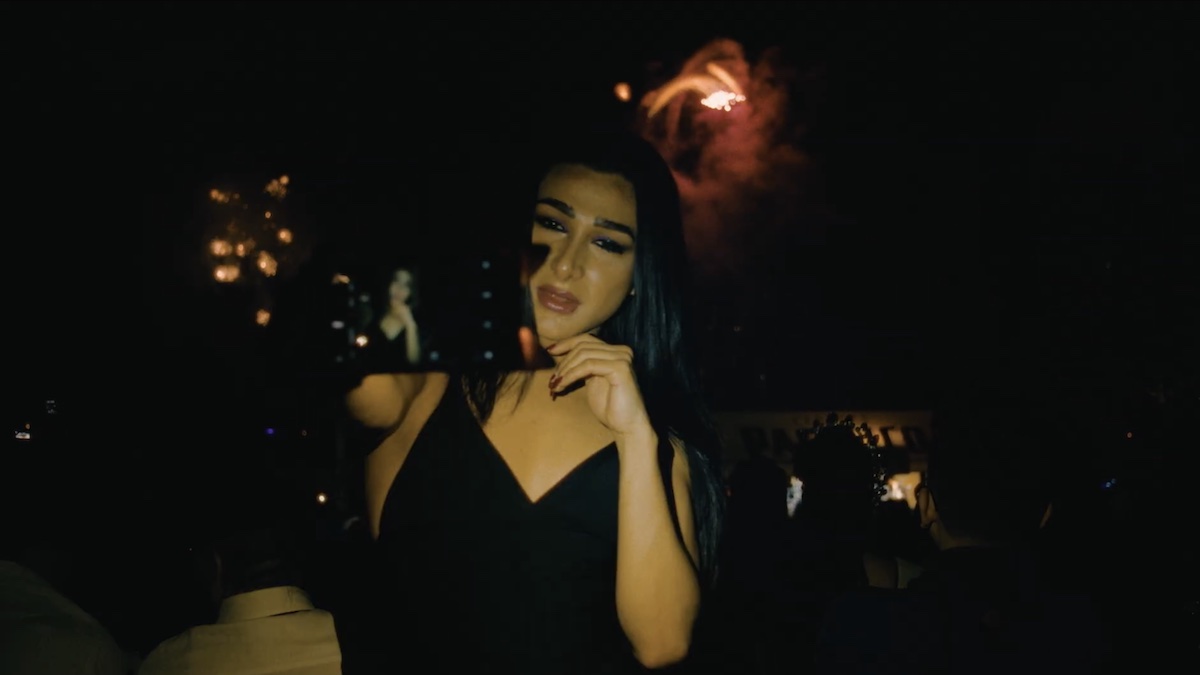 Mis$ Mickey in Mickey 